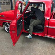 Ford F-100 XLT RANGER 