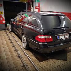 Mercedes Benz S211  E 500  4Matic 