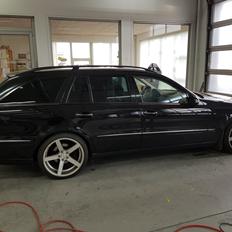 Mercedes Benz S211  E 500  4Matic 