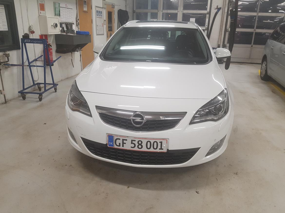 Opel Astra J Sports Tourer 2,0 cdti billede 2