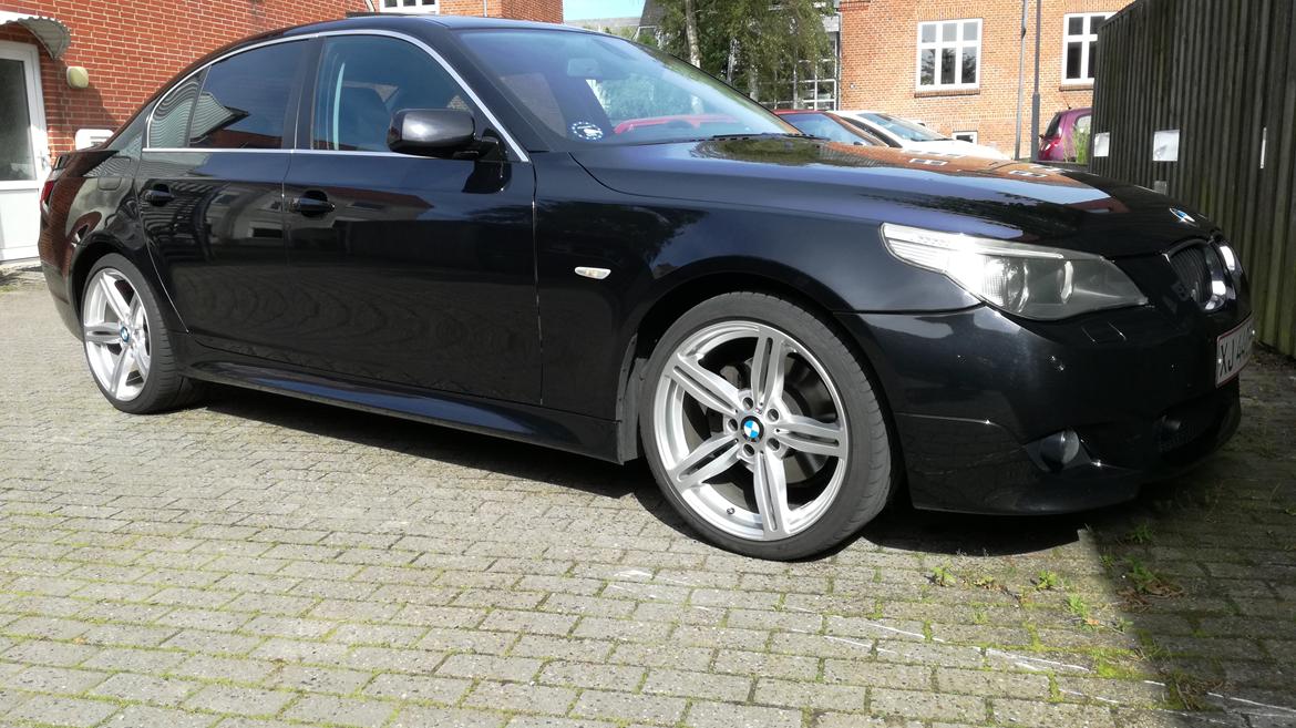 BMW 530i / SOLGT billede 2