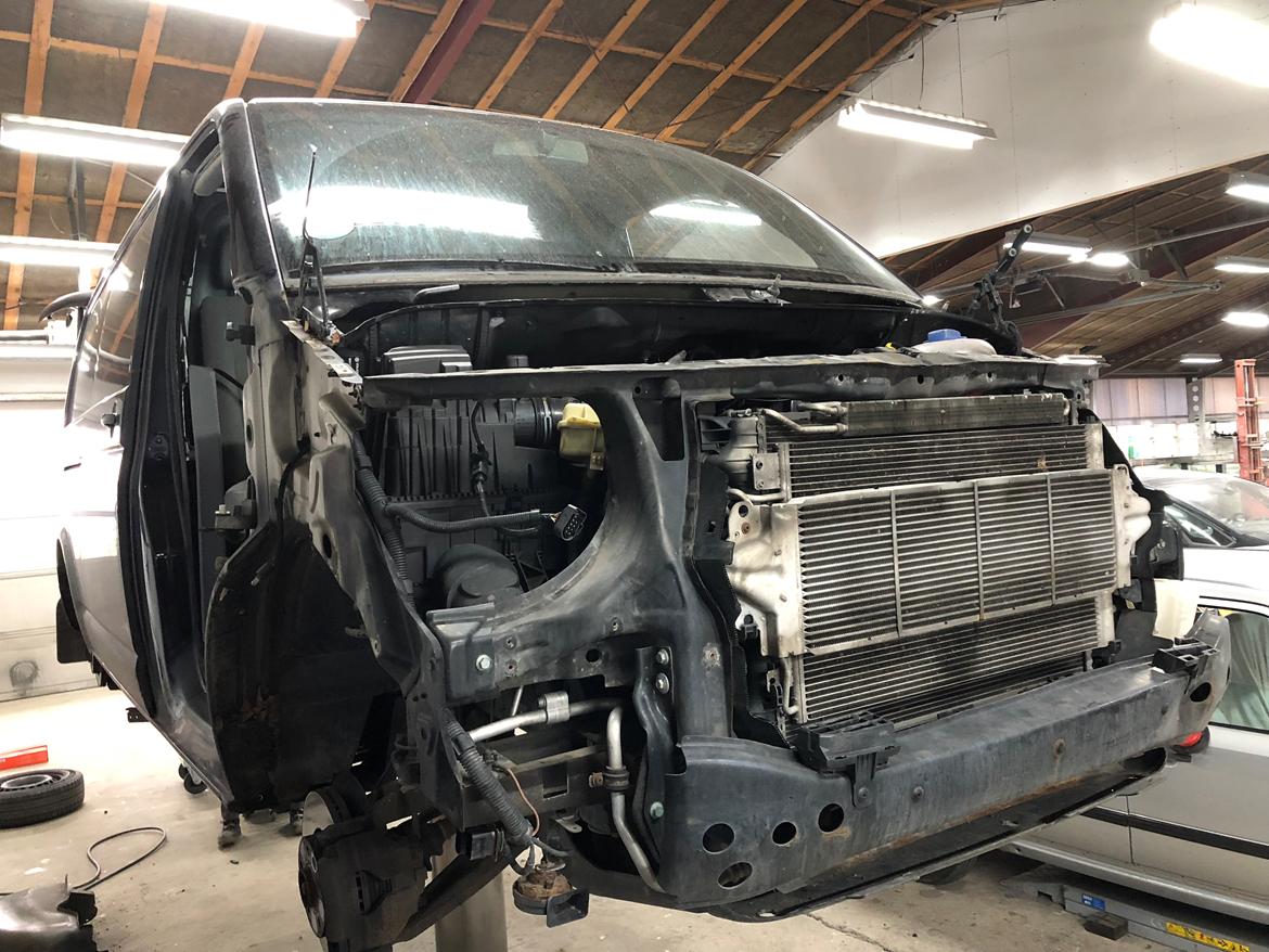 VW TDI 130 HK  TRANSPORTER LANG - Alle løsdele i front, udskiftes med nye oiginale dele billede 12