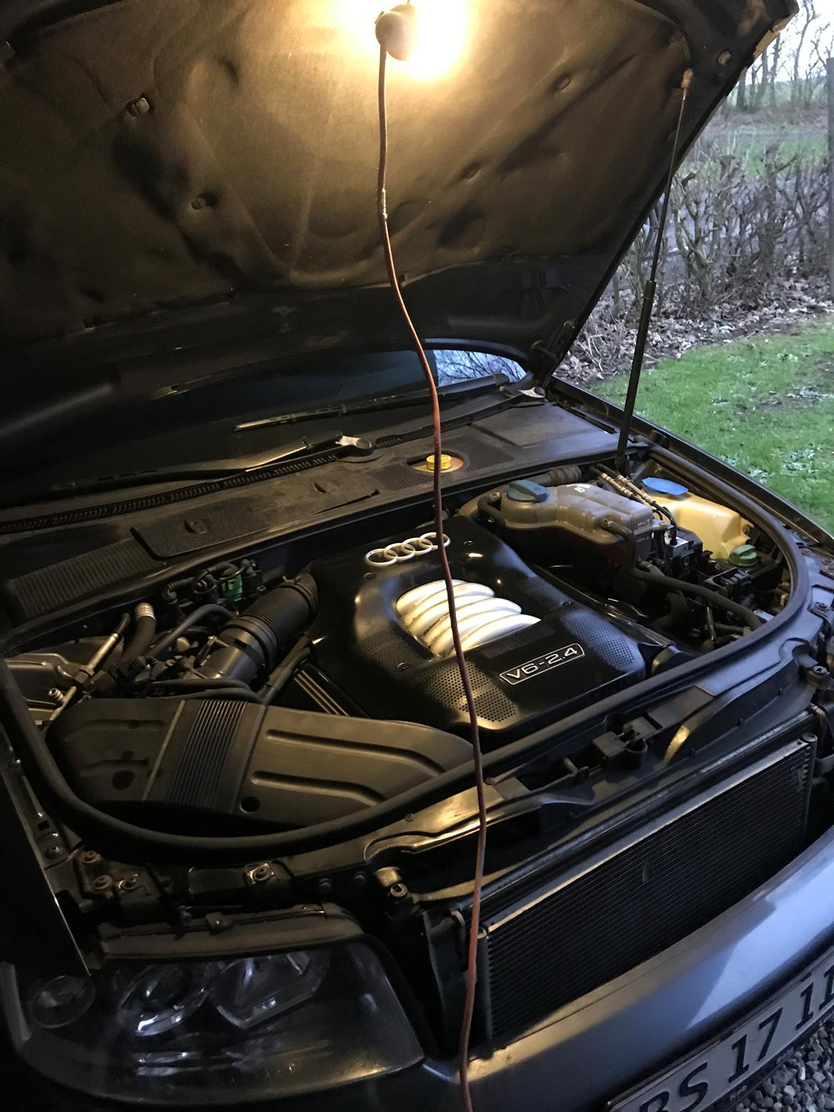 Audi A4 b6 limo.   Ny billder  - Rengøring af motorum  billede 2