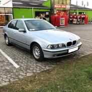 BMW 528i