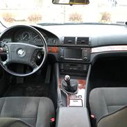 BMW 528i