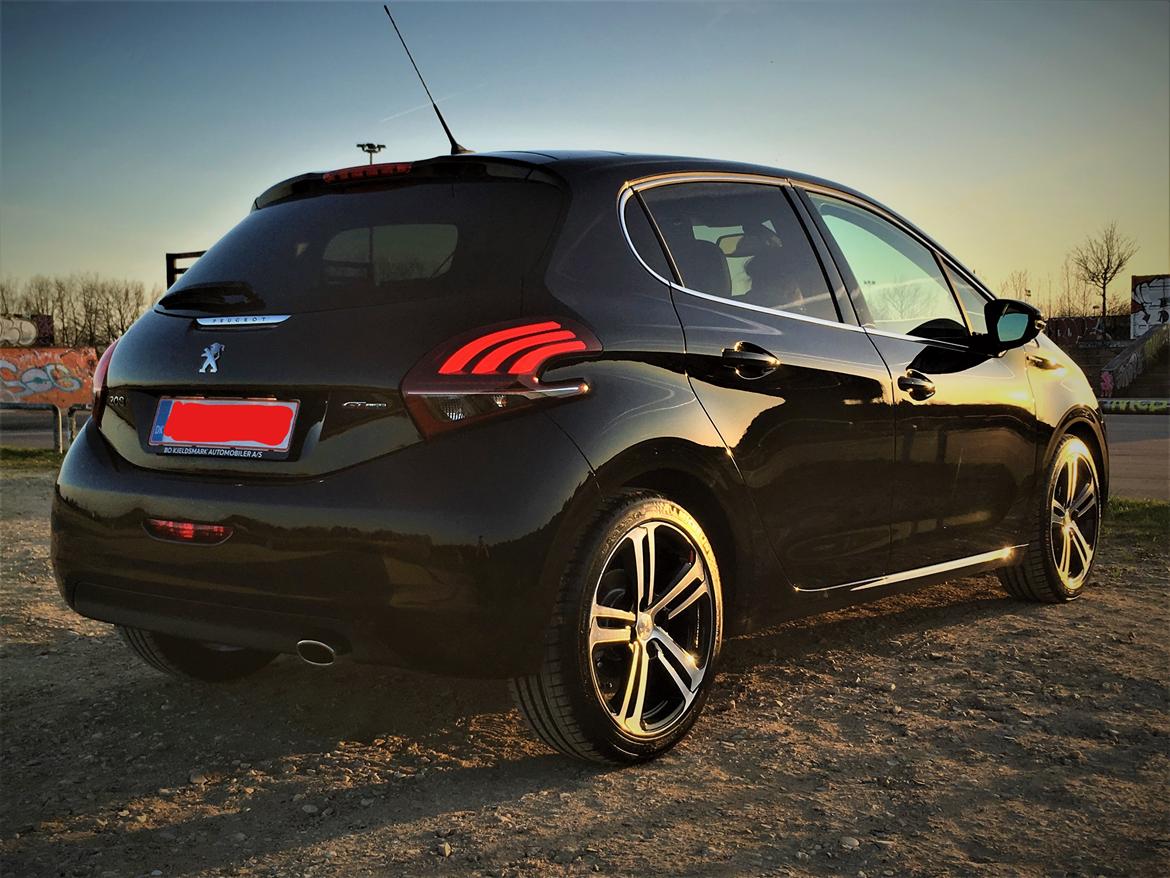 Peugeot 208 GT LINE billede 2