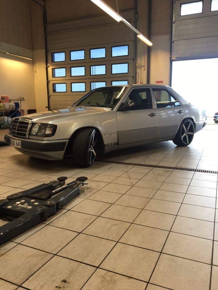 Mercedes Benz •E300 Turbo Diesel billede 2