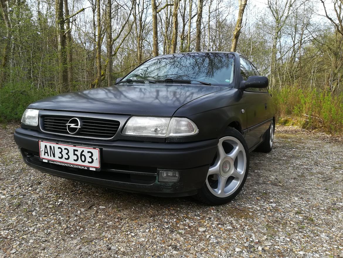 Opel Astra 1,6i (Kørt til skrot) billede 17