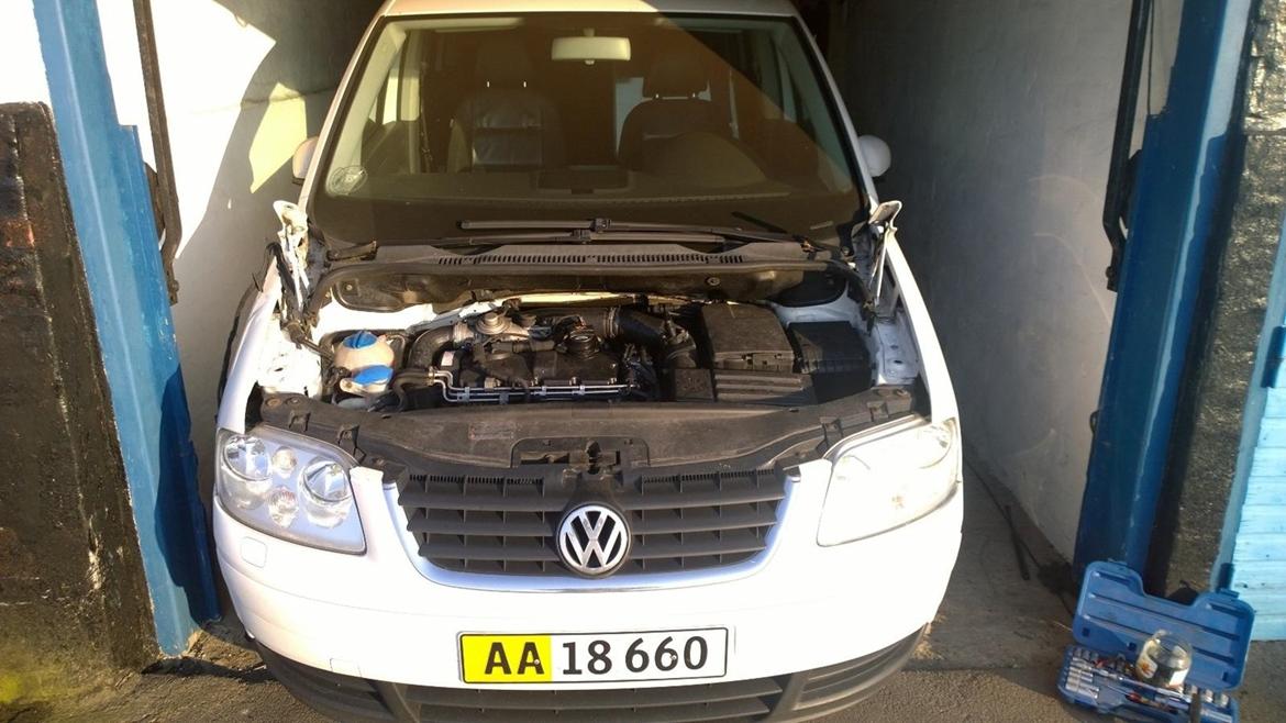 VW Touran 1,9 TDI Solgt - Sådan så den ud da jeg købte den... Til min kone.. billede 7