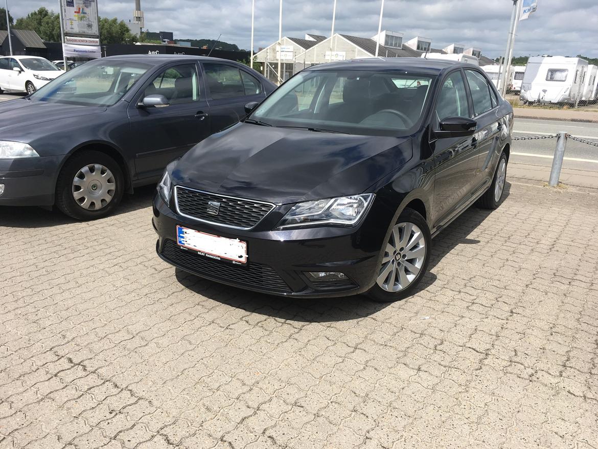 Seat Toledo 1.4 TSI Style - Min gamle Octavia som blev givet i bytte holder ved siden af billede 2