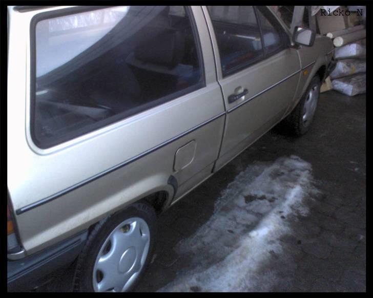 VW Polo 1.0 st.car (Solgt) - Jaja... fartstriberne er måske ikke så tydelige... meeen de er vidst også slidt af! efterhånden billede 6