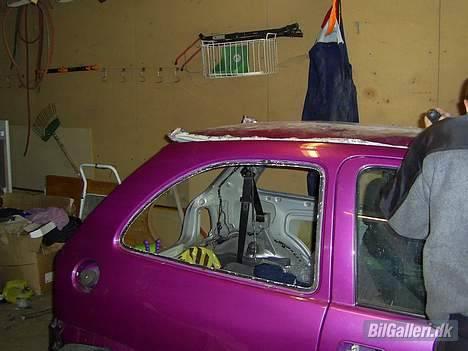 Opel corsa - ja så skulle taget skiftes da det var lavet om til badekar billede 8