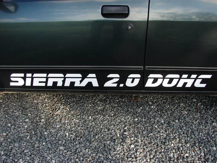 Ford Sierra 2,0 i GT - Skulle lige prøve med lidt stafferinger hen af siden. billede 8