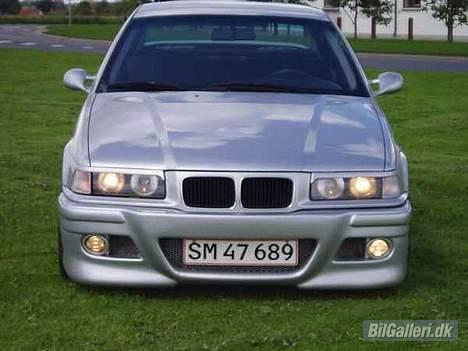 BMW 320i (DØD) billede 2