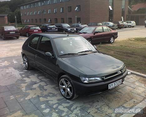 Peugeot 306 - SOLGT -  - Front og side. billede 1