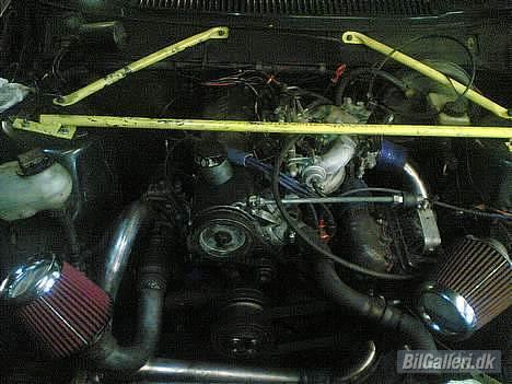 Volvo 242 turbo solgt - billled er taget mens der var turbo og kompressor på, nu er der kun turbo billede 2