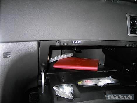 Peugeot 307 - Et lækkert lille ac System som holder vores drikkevare kolde ;) køleskabshandskerum LOL billede 8
