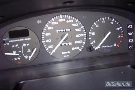 Mazda 323F 1,8i Gt 16v SOLGT!!! billede 17