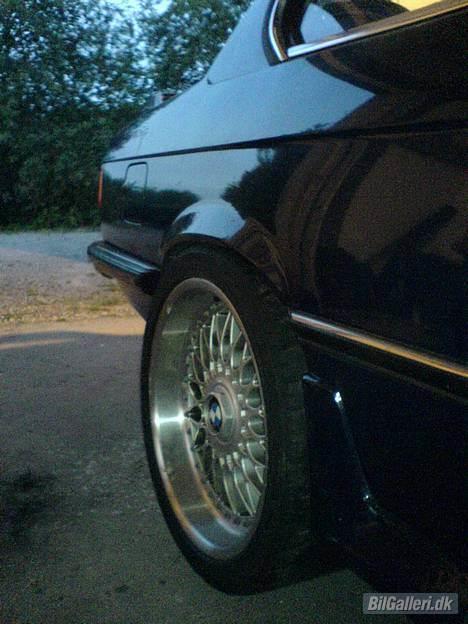 BMW E21 315 ETA solgt - Prøvede lige fars 18"x9" :D Aaaaalt for store .  billede 4