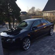 Audi A6 limo.