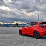 Ford Fiesta Red Edition 140HK