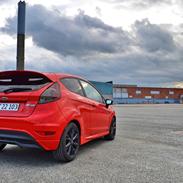 Ford Fiesta Red Edition 140HK