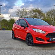 Ford Fiesta Red Edition 140HK