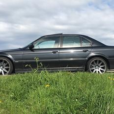 BMW E38 - Individual - 4.4i V8