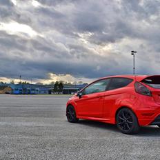 Ford Fiesta Red Edition 140HK