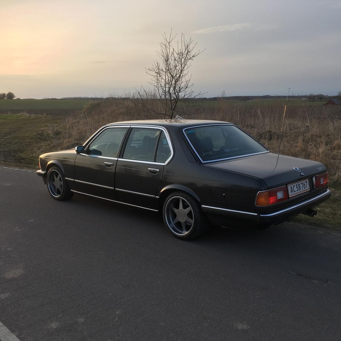 BMW 745i e23 billede 1