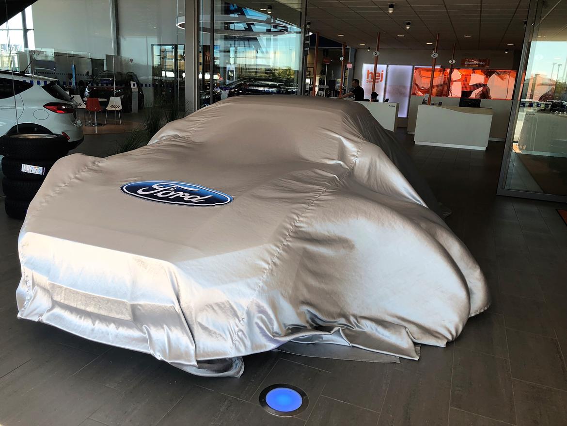 Ford Mustang GT Convertible - Afhentning hos forhandler. Afdækning, Champagne og nøgleoverdragelse. billede 3