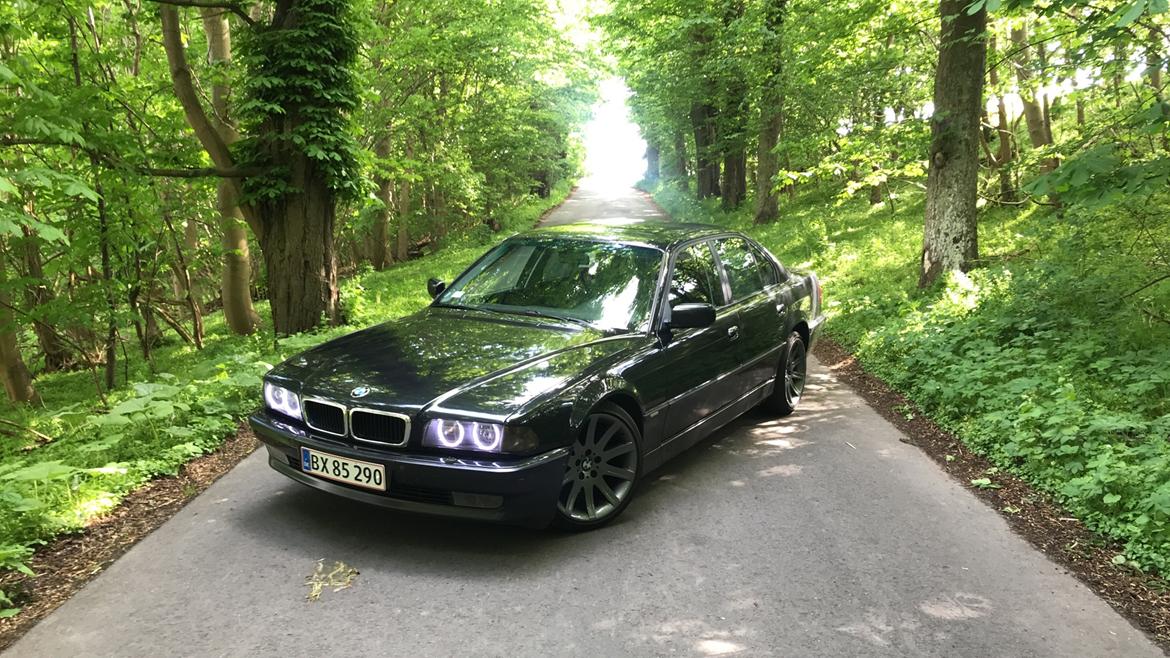 BMW E38 - Individual - 4.4i V8 billede 1