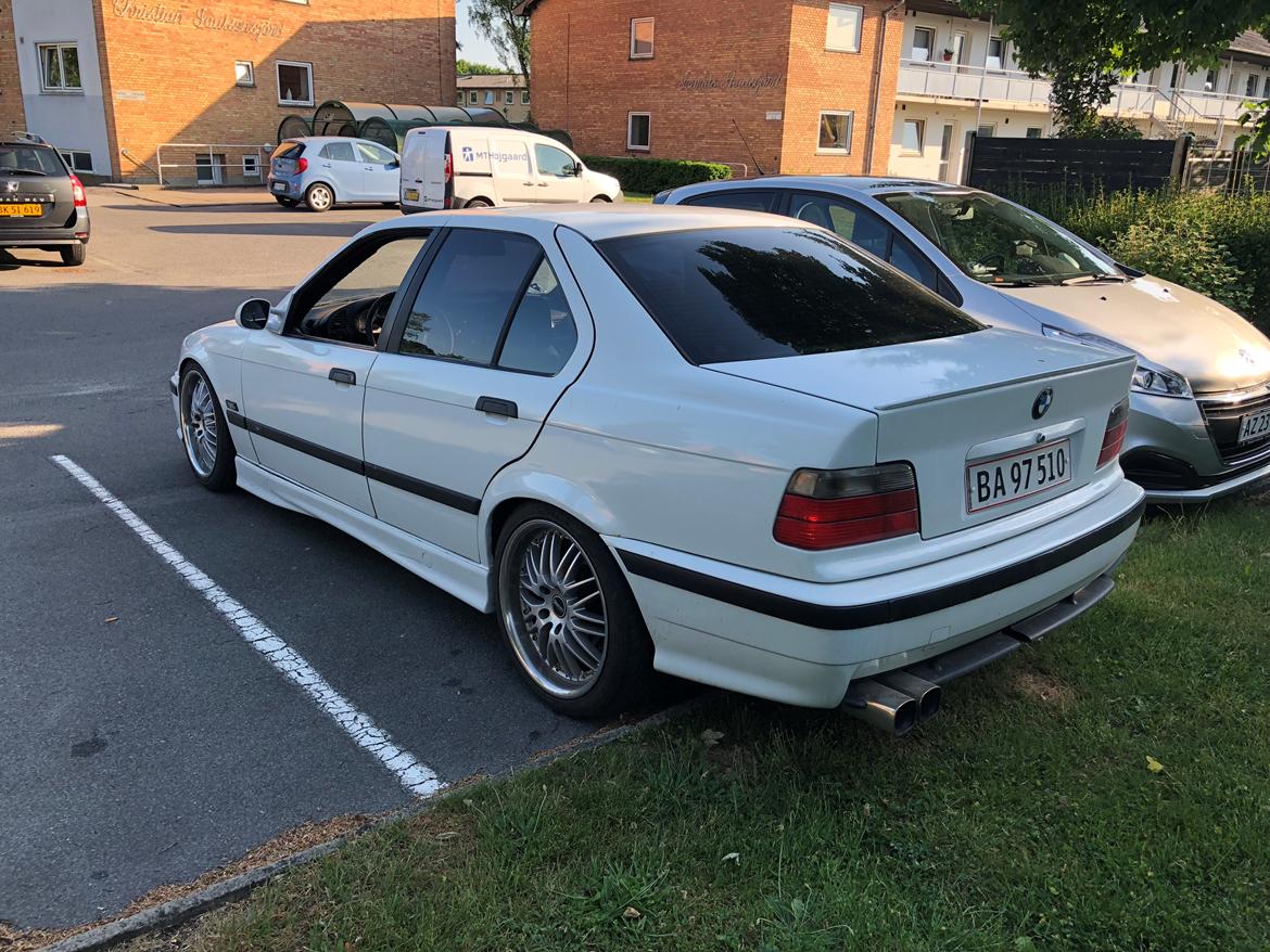 BMW 320i SOLGT billede 7