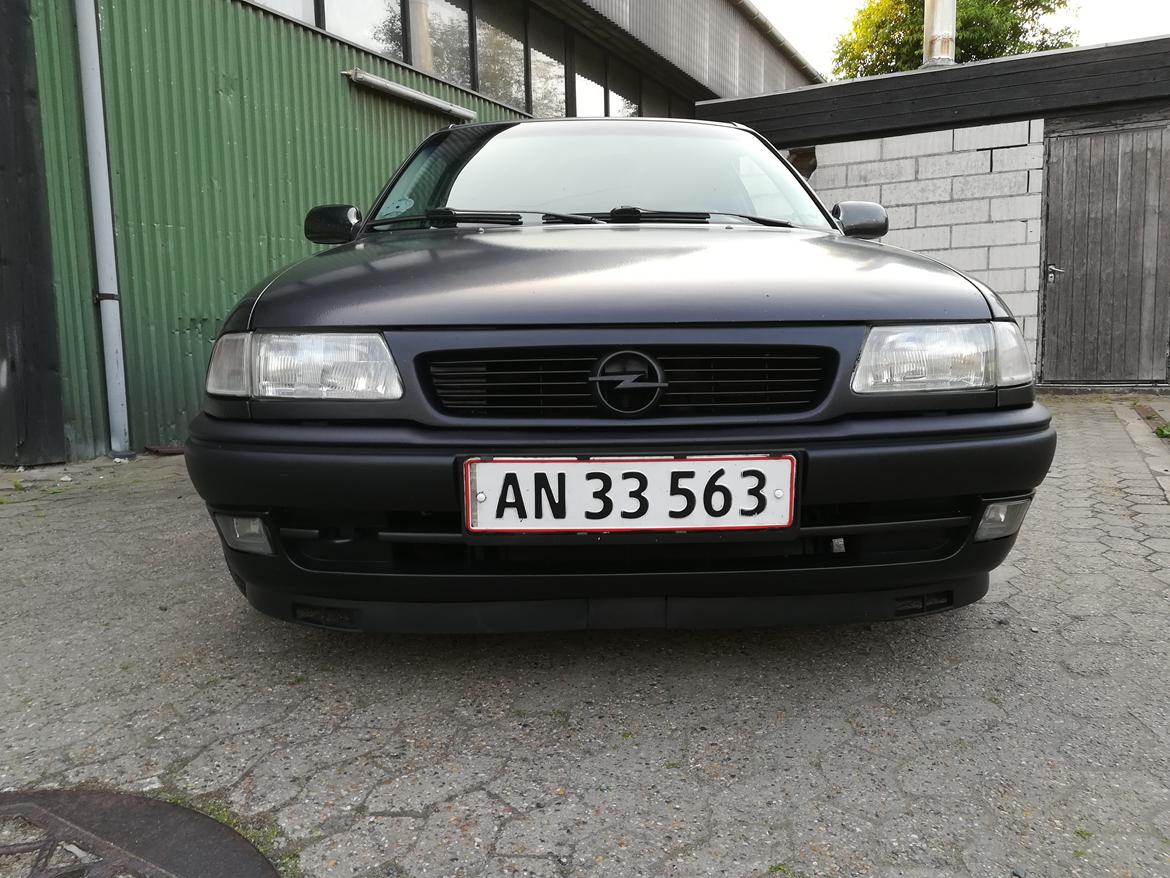 Opel Astra 1,6i (Kørt til skrot) billede 2