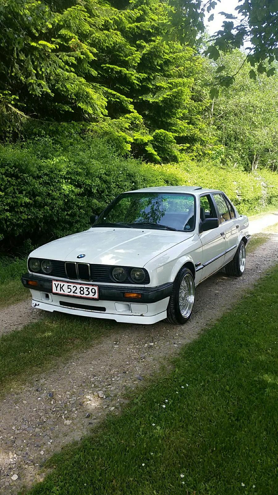 BMW E30 billede 1