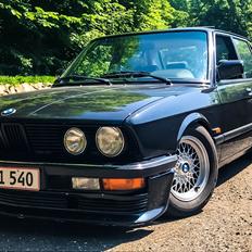 BMW E28 - M20 - Række 6