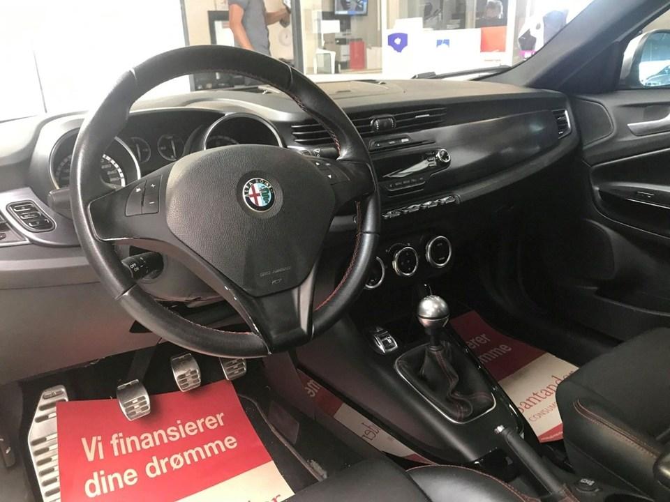Alfa Romeo Giulietta Quadrifoglio billede 9
