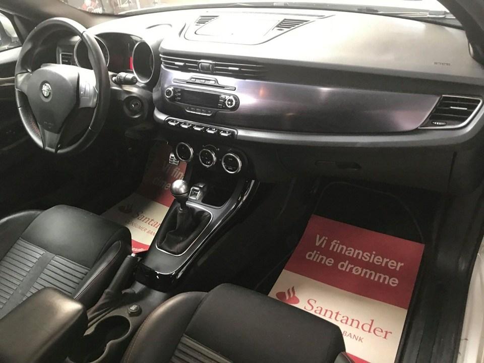 Alfa Romeo Giulietta Quadrifoglio billede 10
