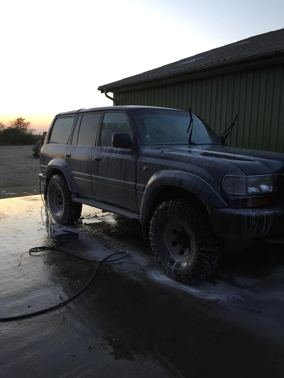 Toyota Landcruiser 80 solgt  - Tiltrængt vask, fra dengang jeg fik den. Trængte den meget til.. billede 5