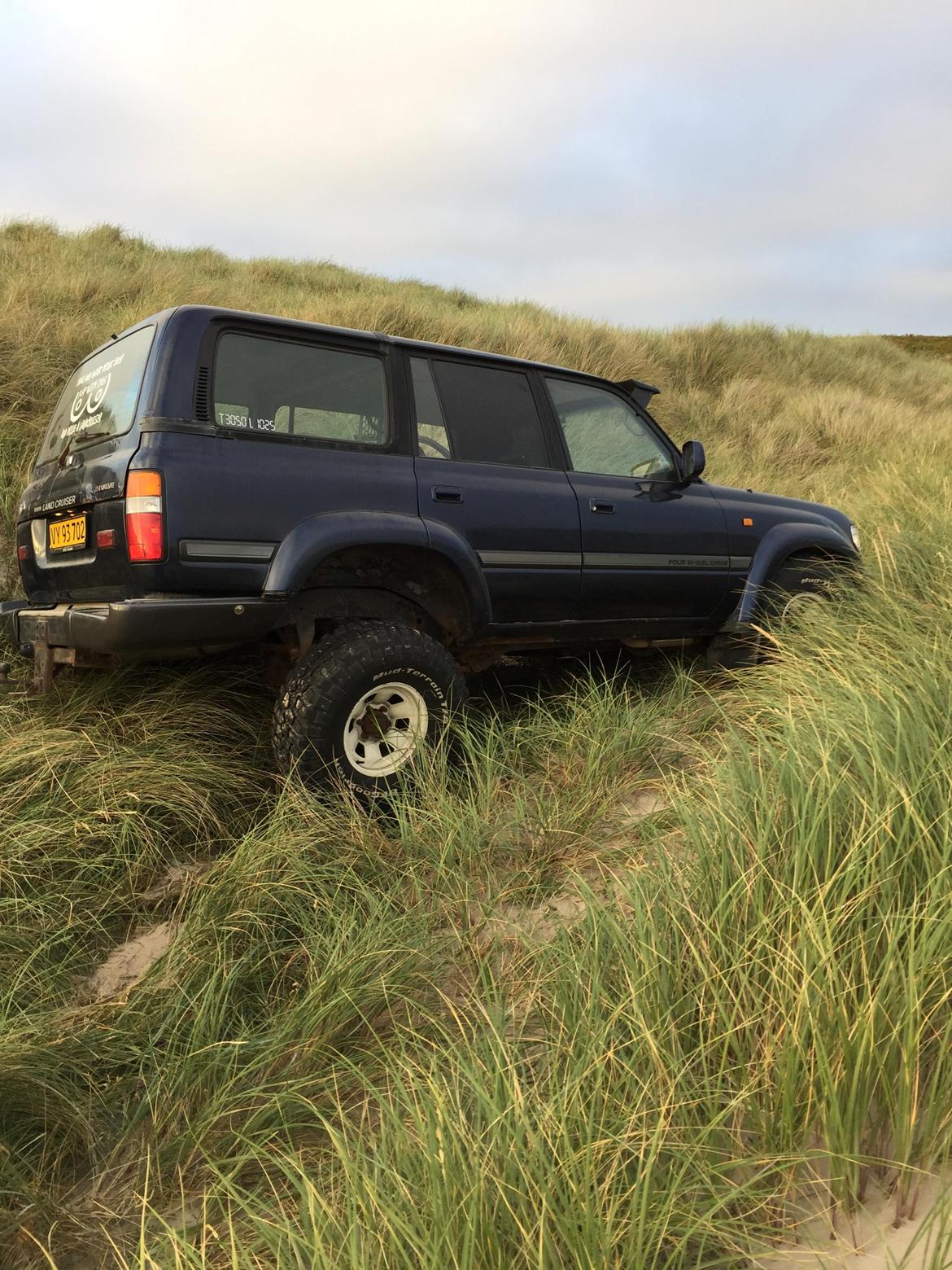 Toyota Landcruiser 80 solgt  - På vej op for at trække Mathias fri.. så sad vi der selv :P billede 6