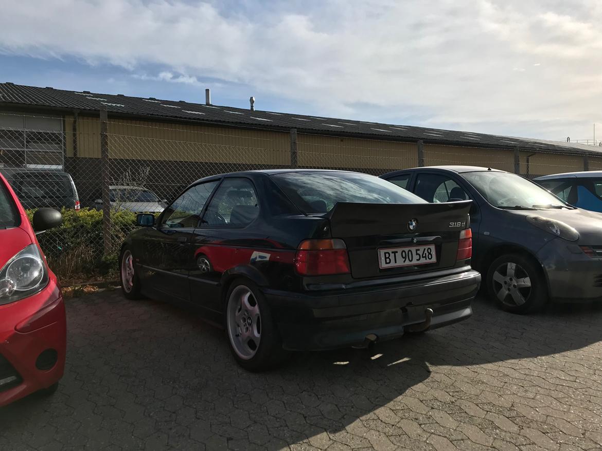 BMW E36 318TI - Så kom der Rocket Bunny på dem gamle compact billede 1