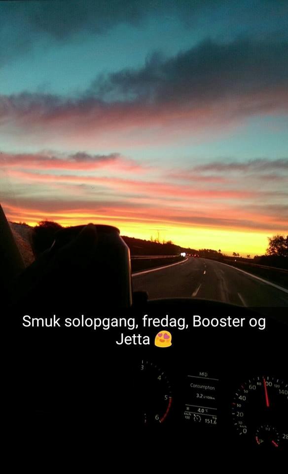 VW Jetta TDI Bluemotion - Som kørende sælger har man masser af tid til at nyde at sidde i sin bil, og kigge påden flotte udsigt gennem panorama-vinduet på den forreste side. billede 10