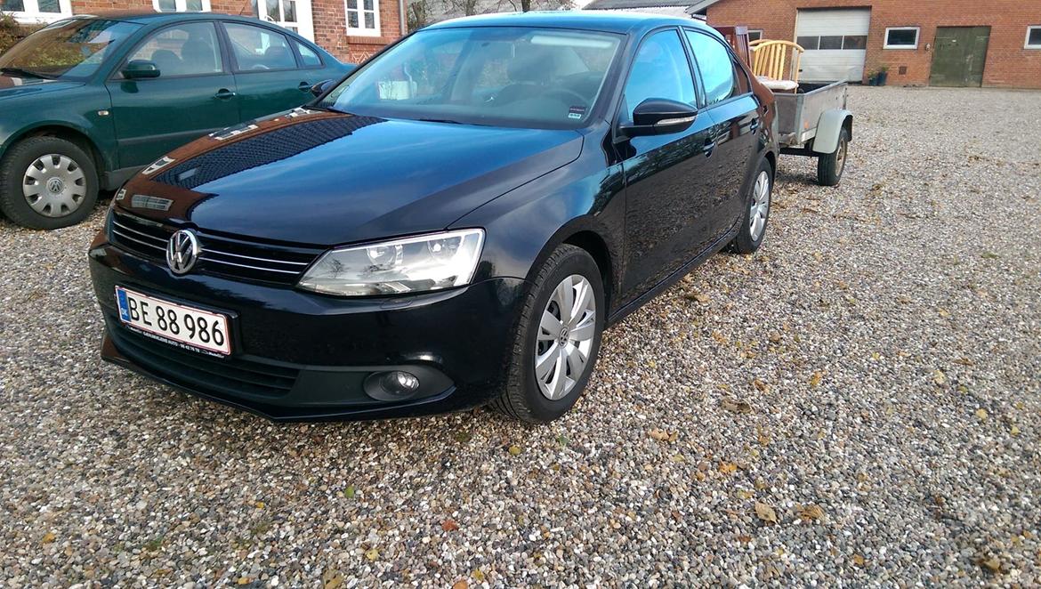 VW Jetta TDI Bluemotion - Min første dag med Jetta. Traileren kom på med det samme. billede 8