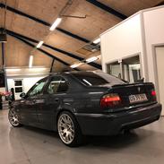 BMW E39 528ia