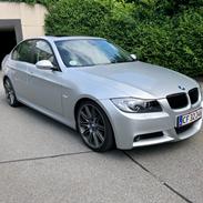 BMW E90 330i aut.