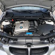 BMW E90 330i aut. 