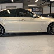 BMW E90 330i aut.