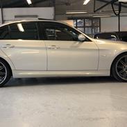 BMW E90 330i aut. 