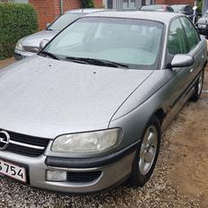 Opel Omega B1 2.0 16V CD