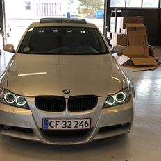 BMW E90 330i aut. 